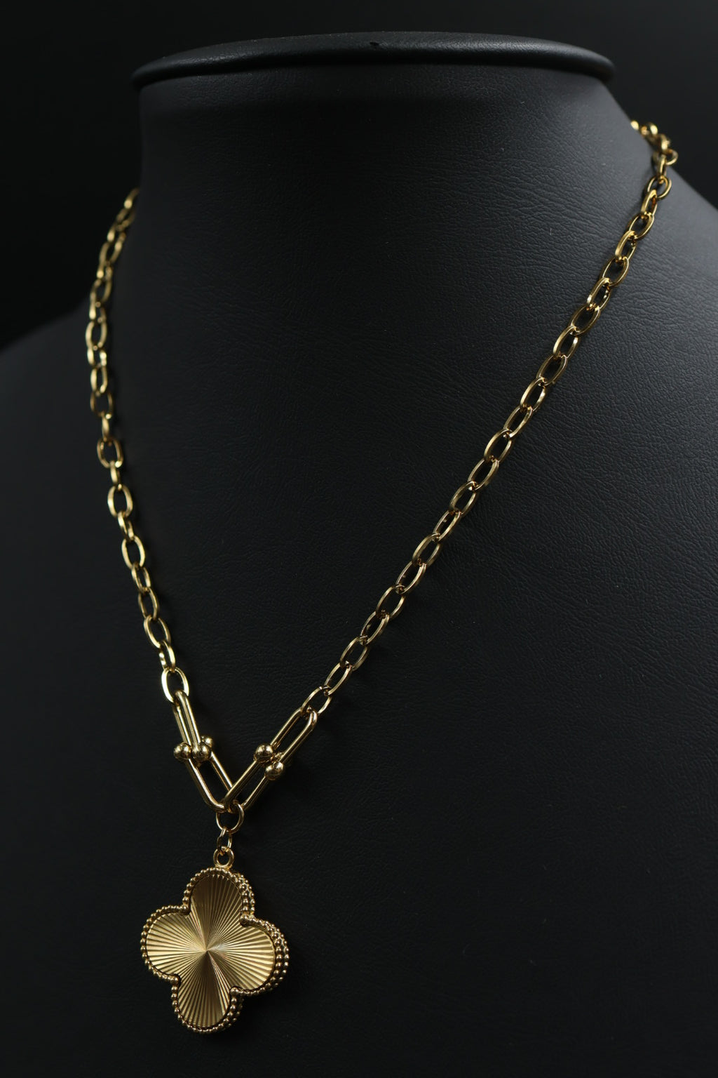 Collar Grande 1 trébol - Dorado / Láser.