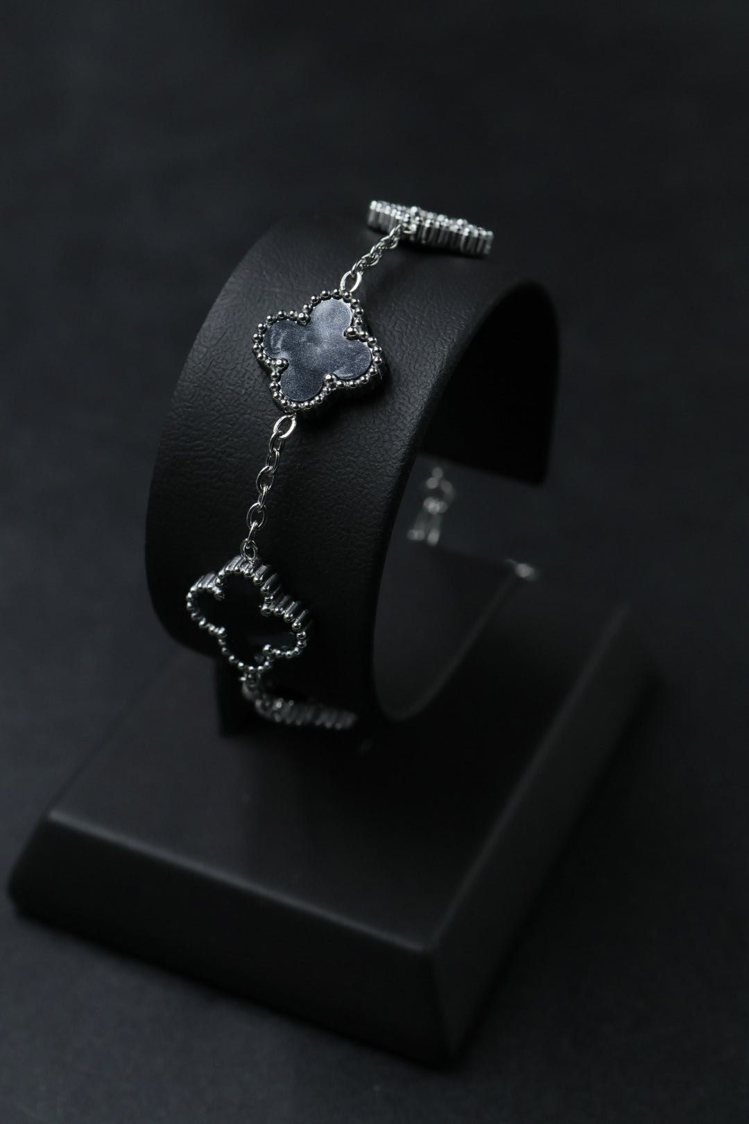 Pulsera Plateada Trébol 13 mm Mármol - Negro.