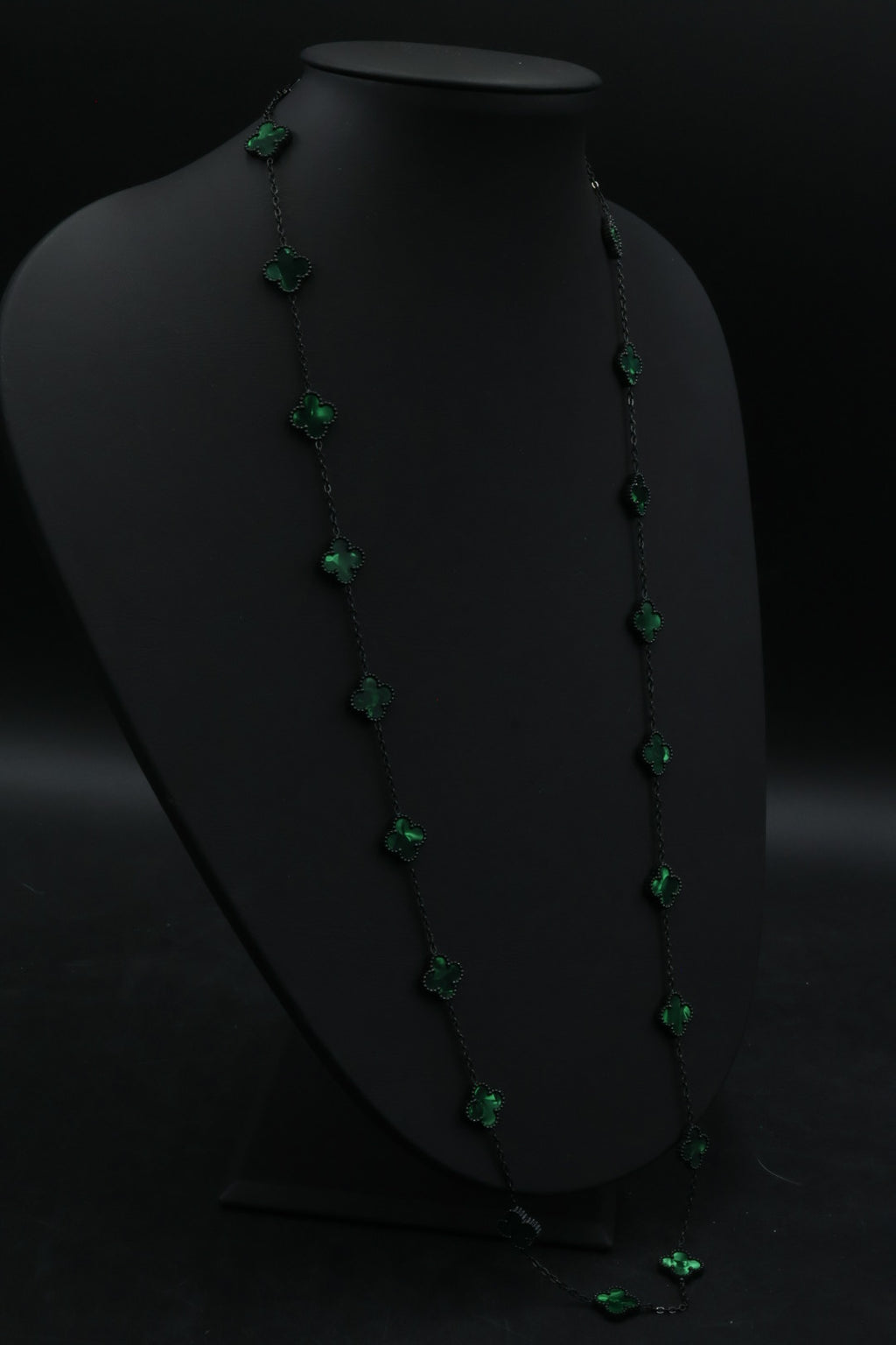 Collar Largo Trébol 13 mm Verde Marmolado. - Negro.