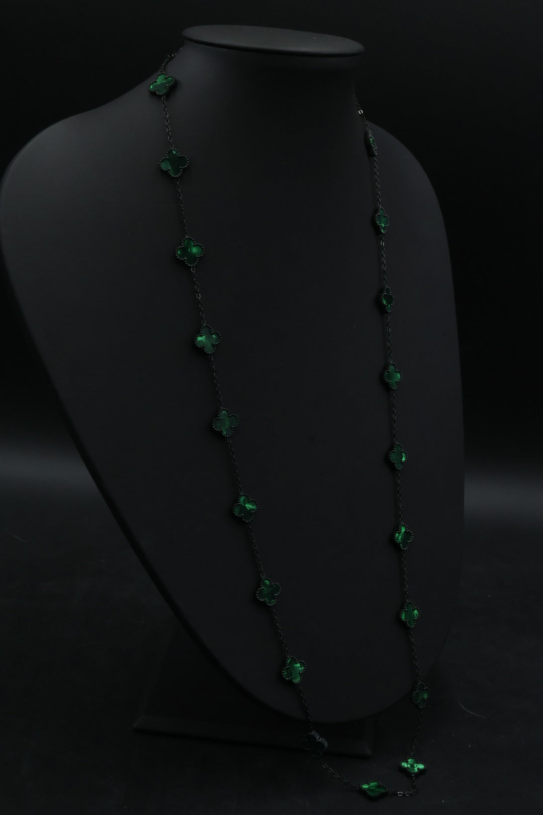Collar Largo Trébol 13 mm Verde Marmolado. - Negro.