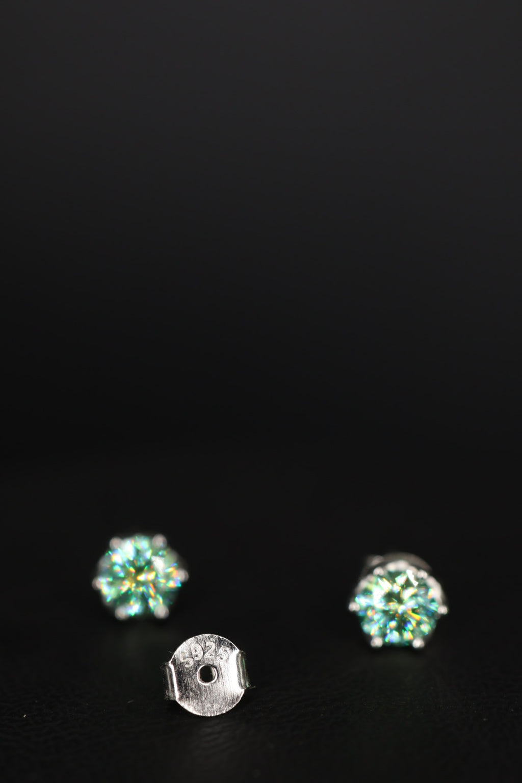 Aretes Plata .925 - Moissanita Green 0.5 ct.