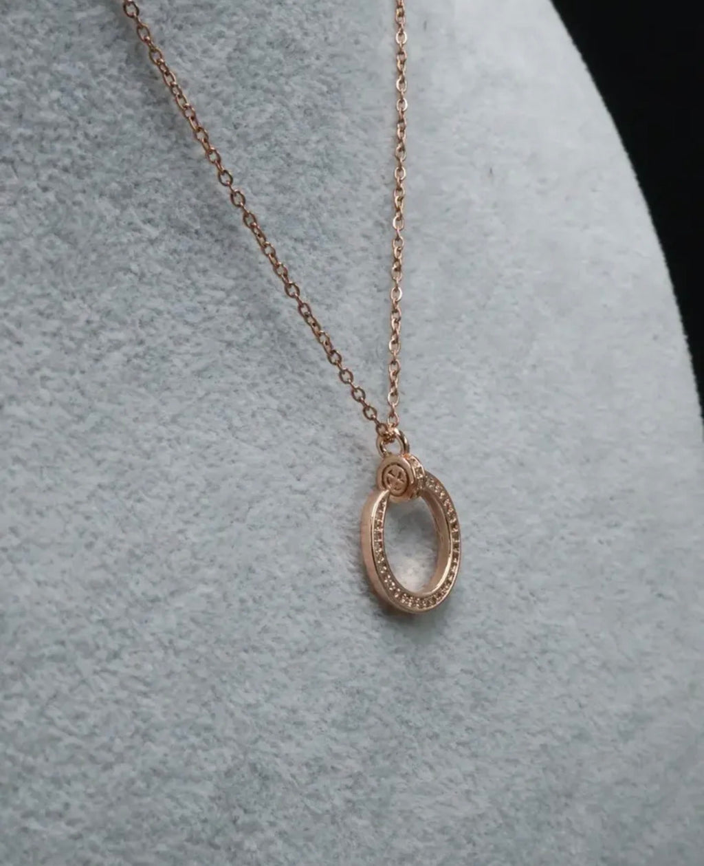 Collar Clavo Pequeño con Zirconias - Rose Gold.