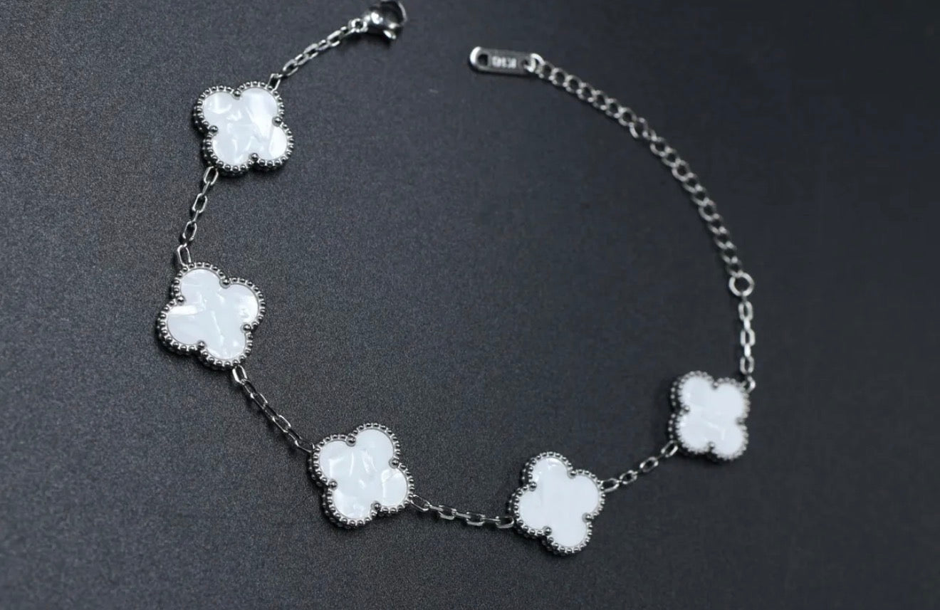 Pulsera Full Set trébol básica. Plateada - Blanco