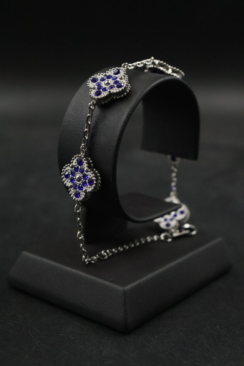 Pulsera Trébol Plateado - Zirconias Azules.