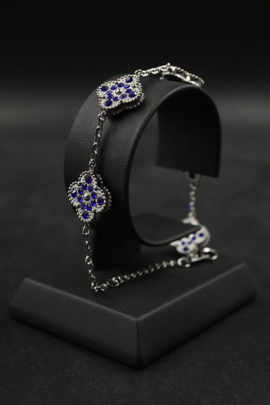 Pulsera Trébol Plateado - Zirconias Azules.