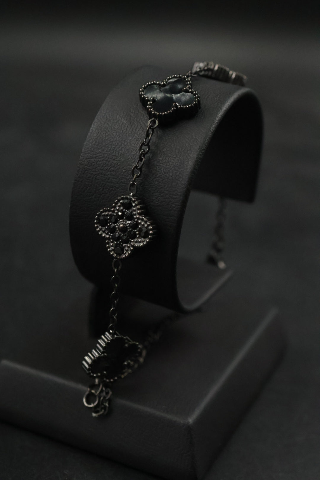 Pulsera Trébol Negro Mármol- Zirconias Negras.