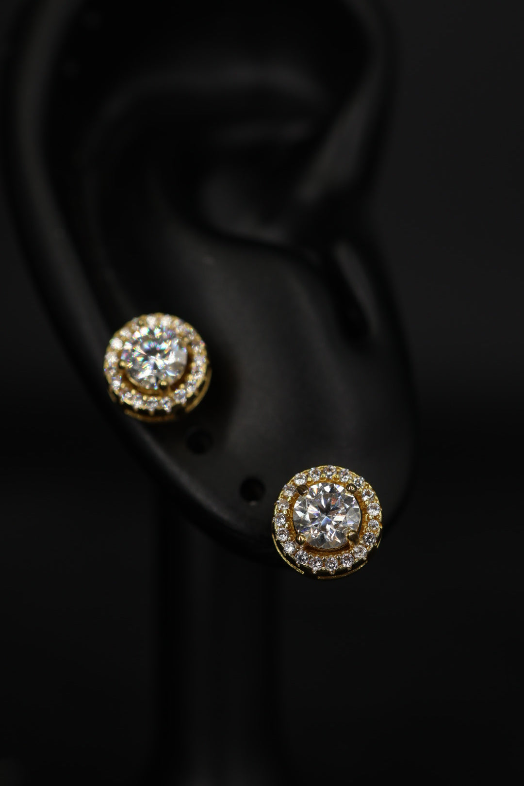 Aretes Circle Plata .925 Baño de Oro - Moissanita Blue 0.5 ct.