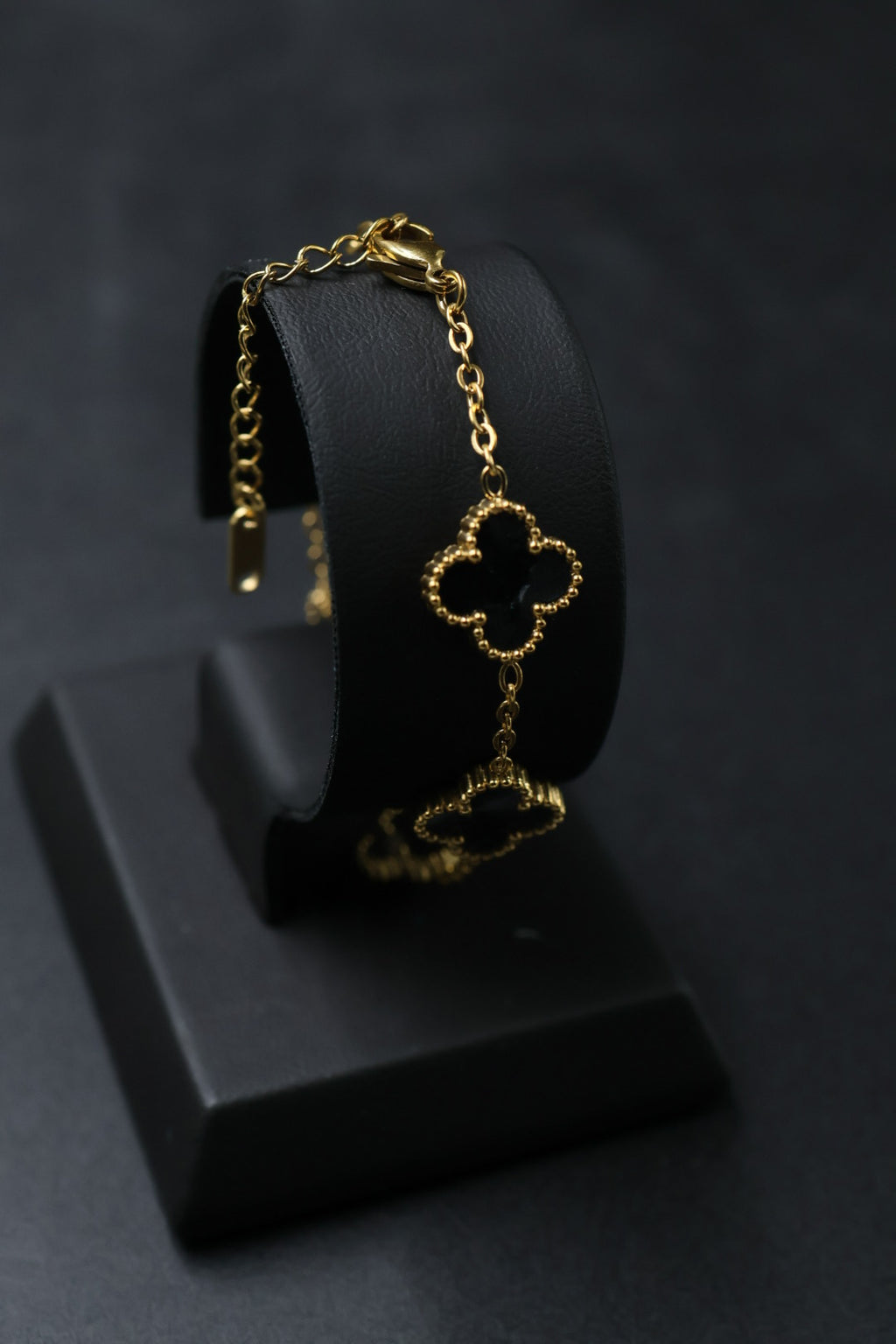 Pulsera Dorada Trébol 13 mm Mármol - Negro.