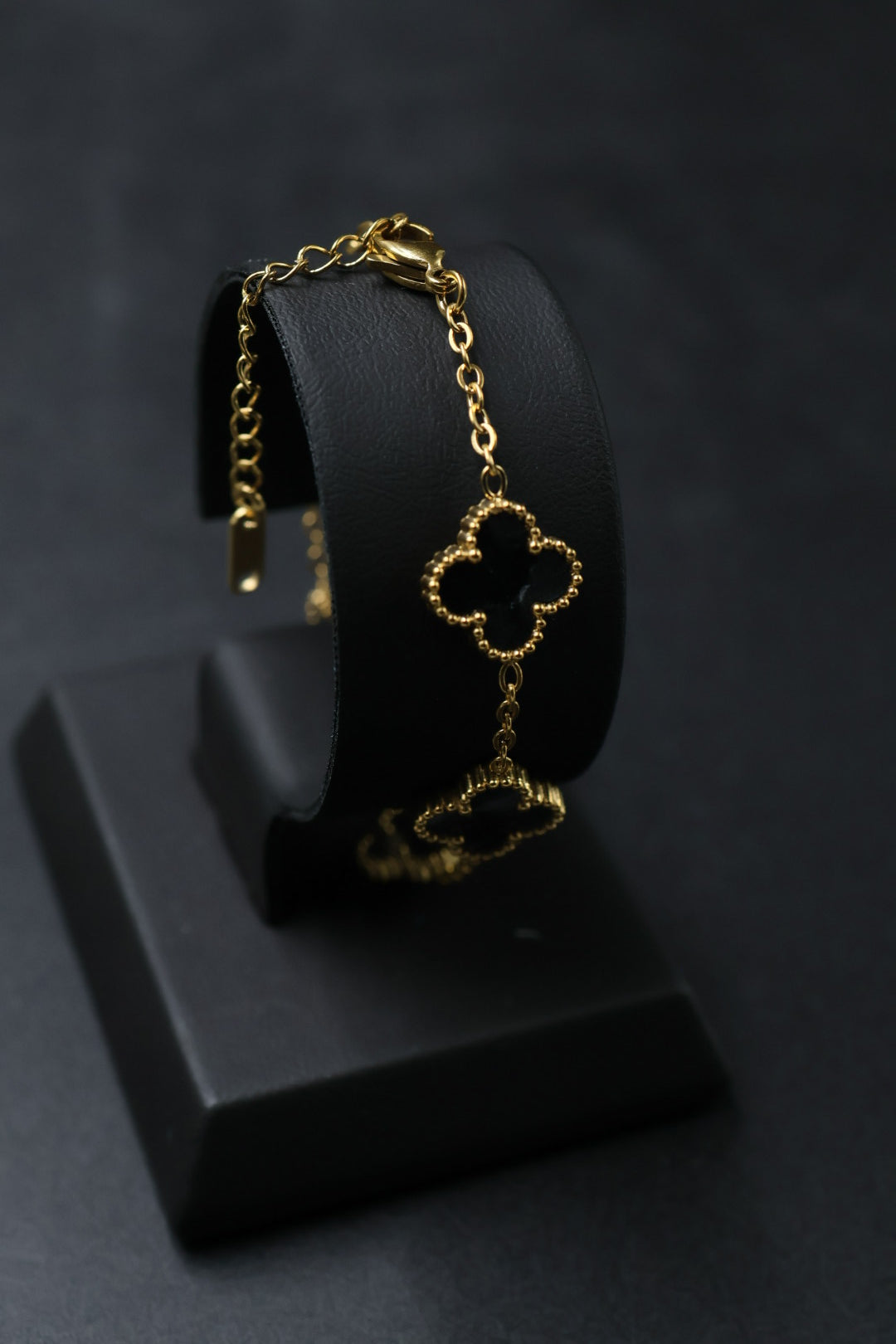 Pulsera Dorada Trébol 13 mm Mármol - Negro.