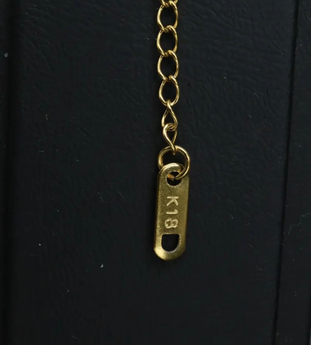 Collar 1 trébol - Dorado Láser.