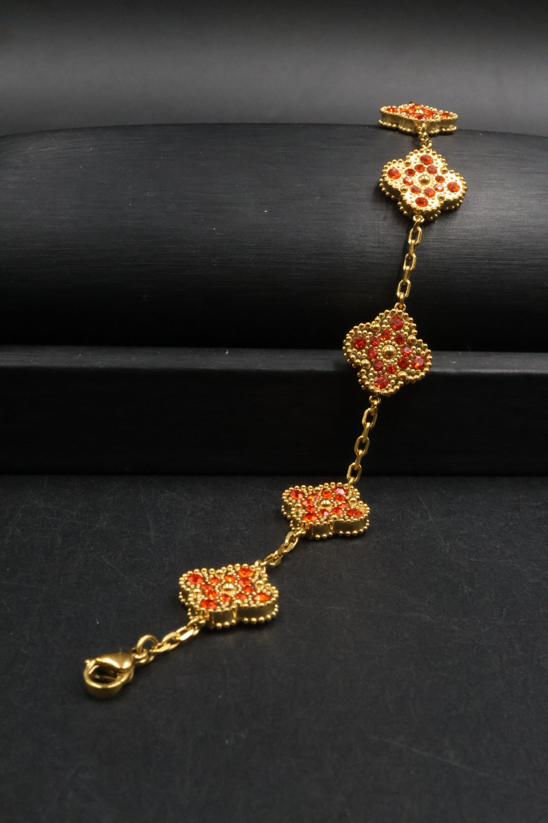 Pulsera Trébol Dorado - Zirconias Naranja.