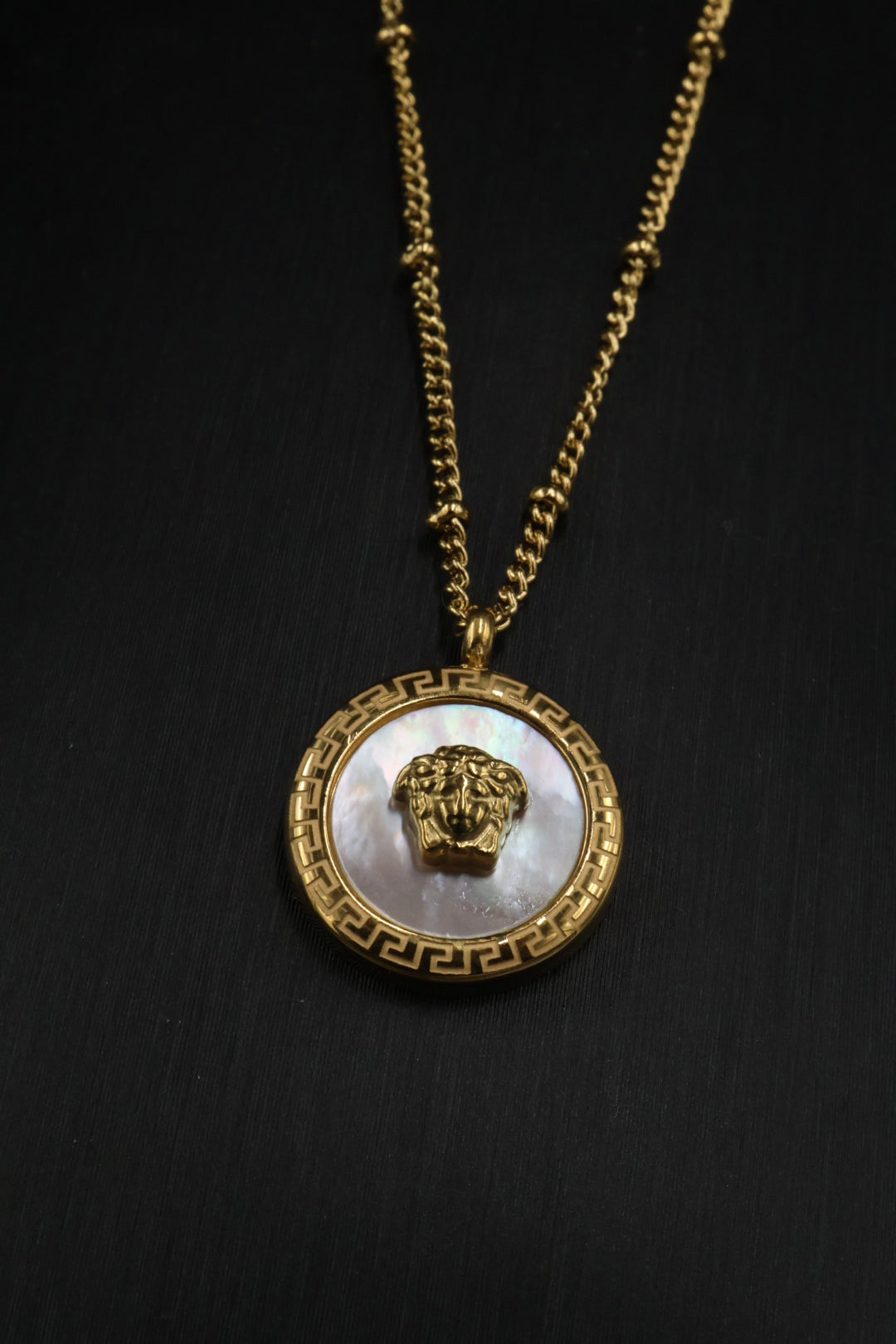 Collar con dije de Medusa - Versace.