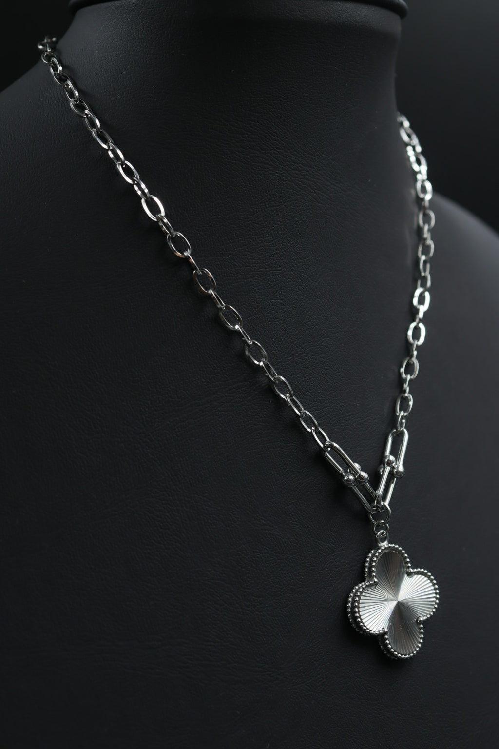Collar Grande 1 trébol - Plateado / Láser.