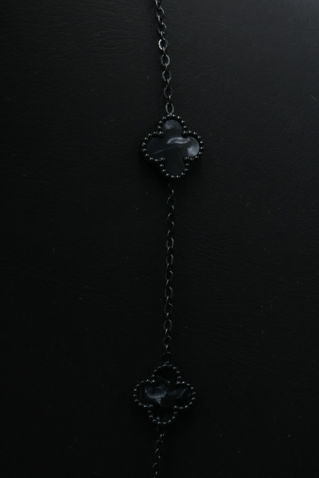 Collar Trébol 13 mm Negro Marmolado. - Negro.