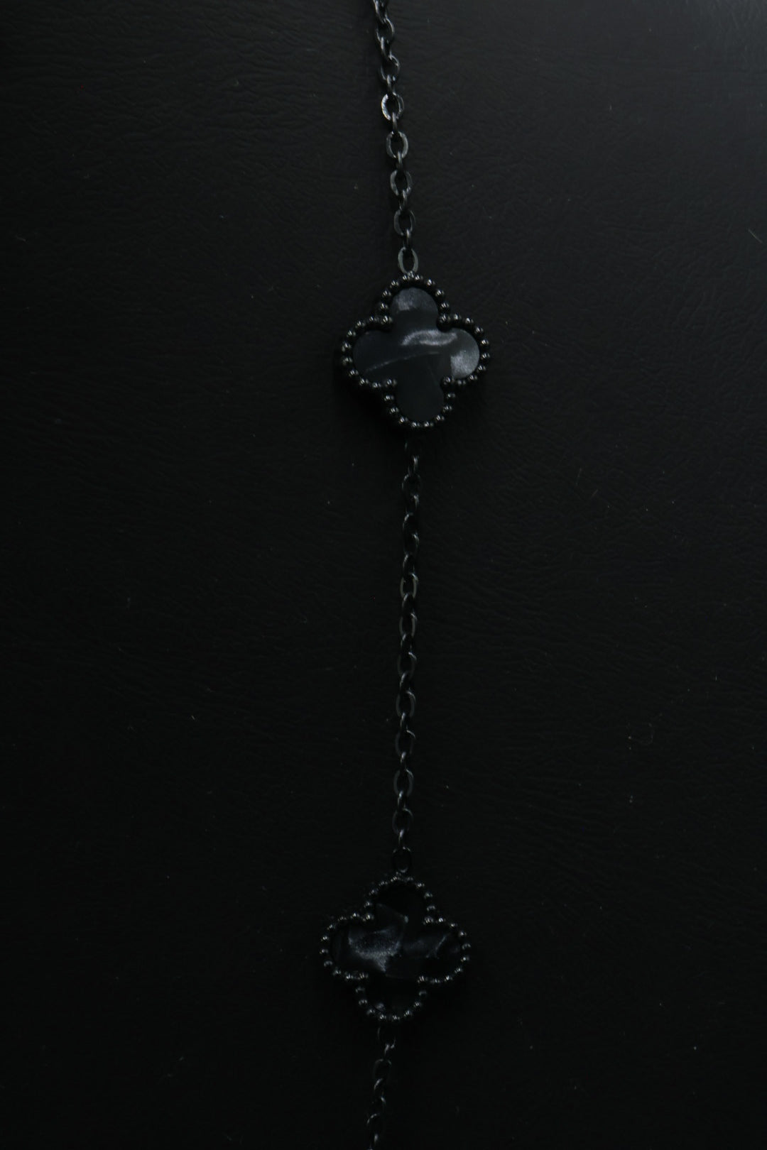 Collar Trébol 13 mm Negro Marmolado. - Negro.