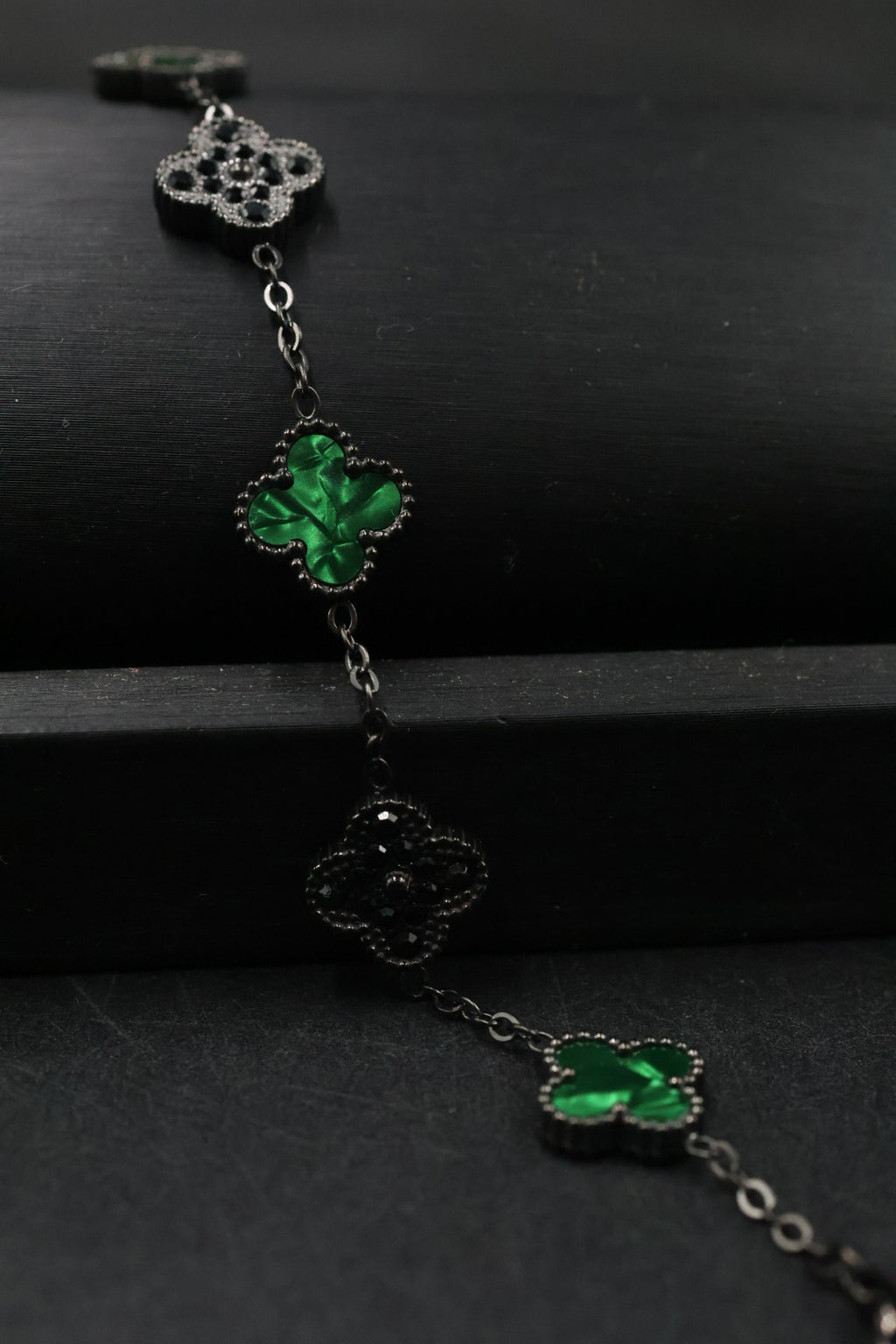Pulsera Trébol Verde Mármol- Zirconias Negras.