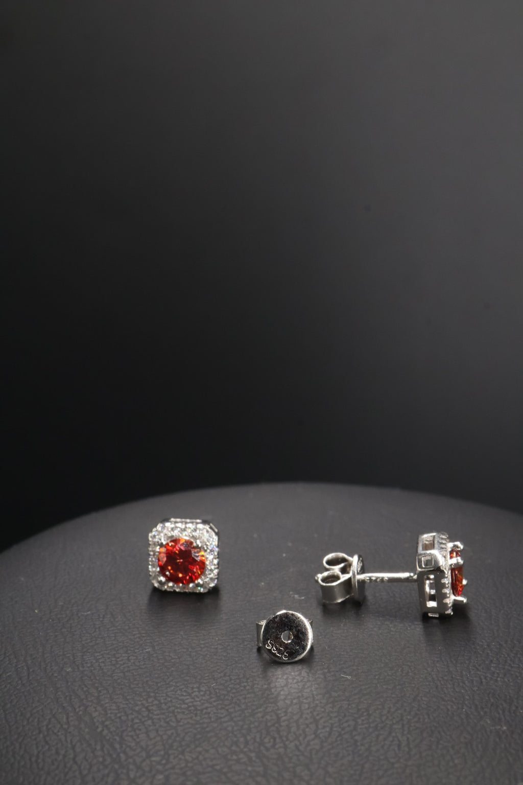 Aretes en Plata 925 Perfect Box - Moissanita Red 0.5 ct.