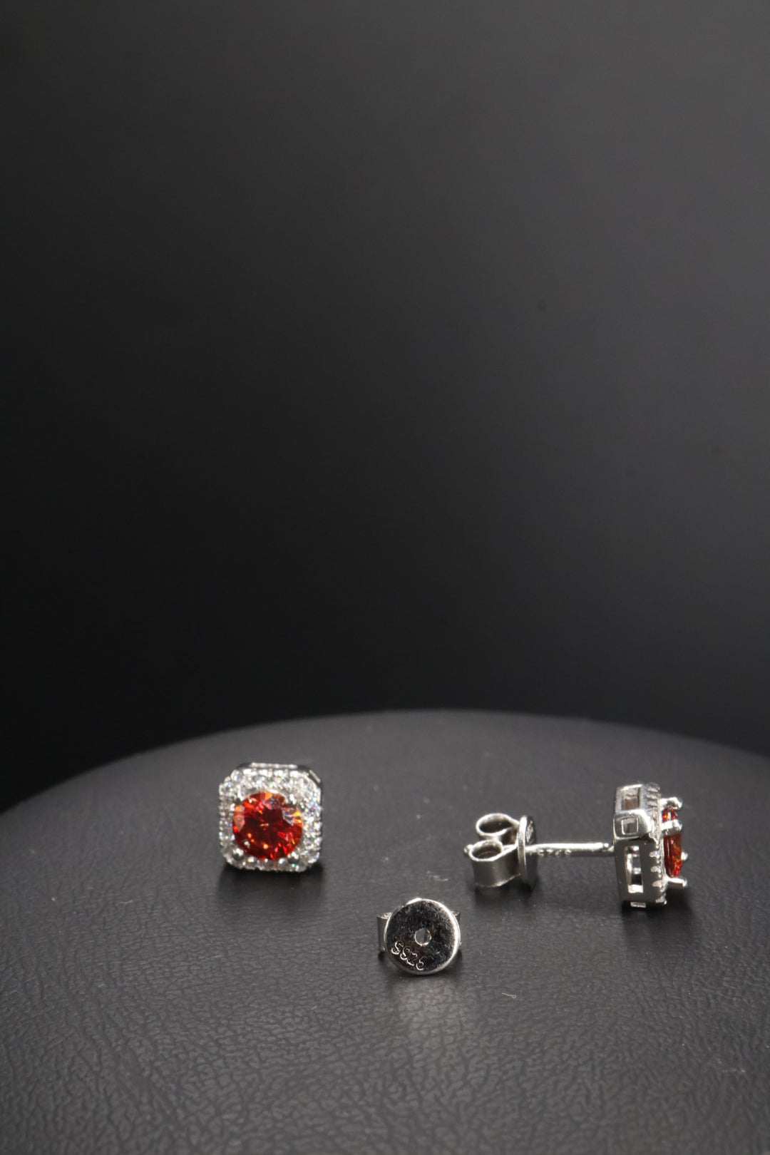 Aretes en Plata 925 Perfect Box - Moissanita Red 0.5 ct.