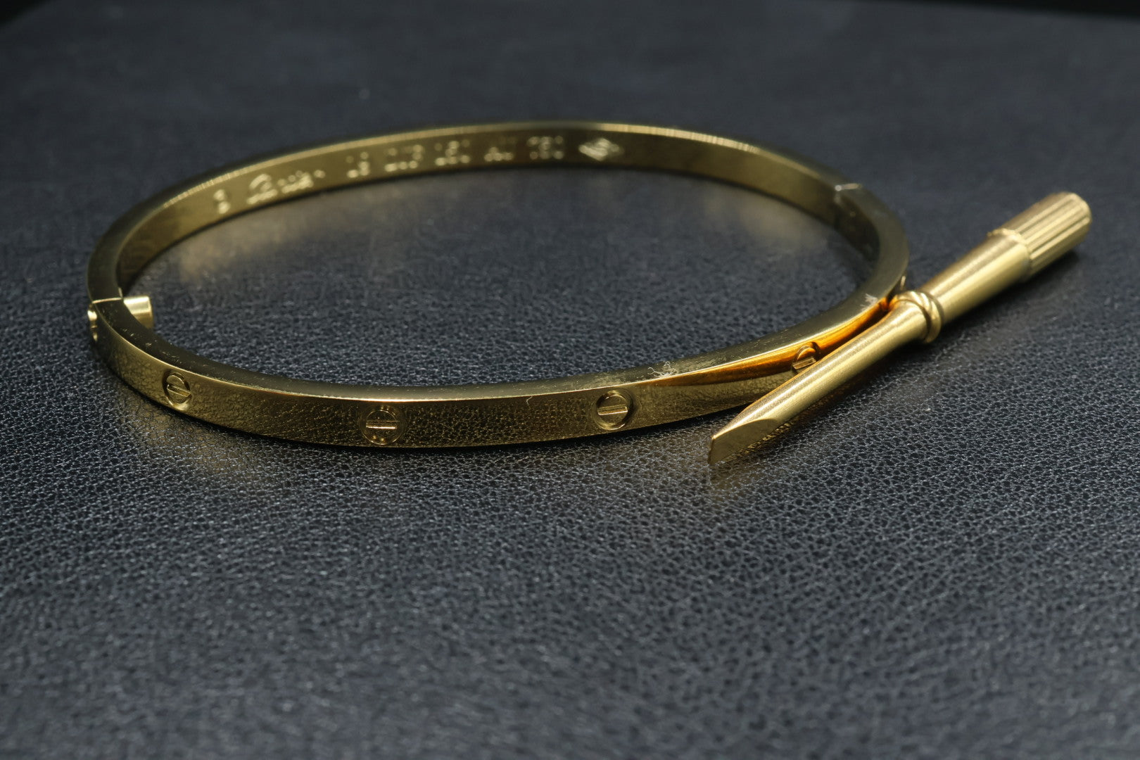 Brazalete Cartier Love - Dorado.