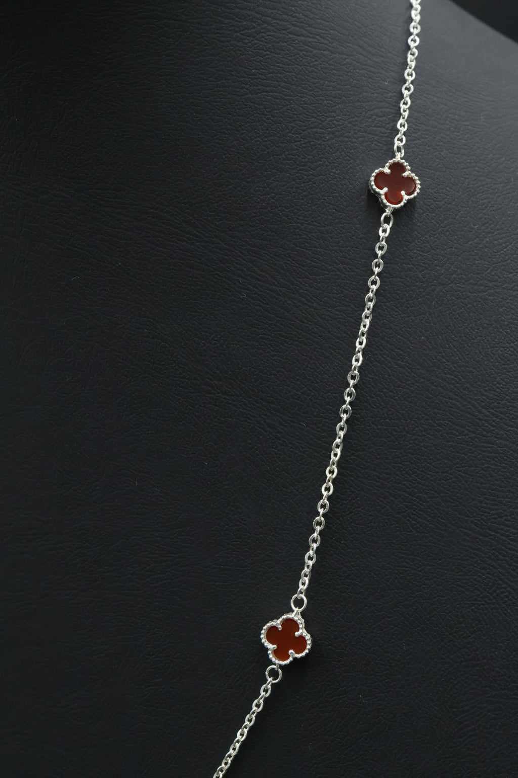 Collar 5 tréboles vino en plata 9.25 S925