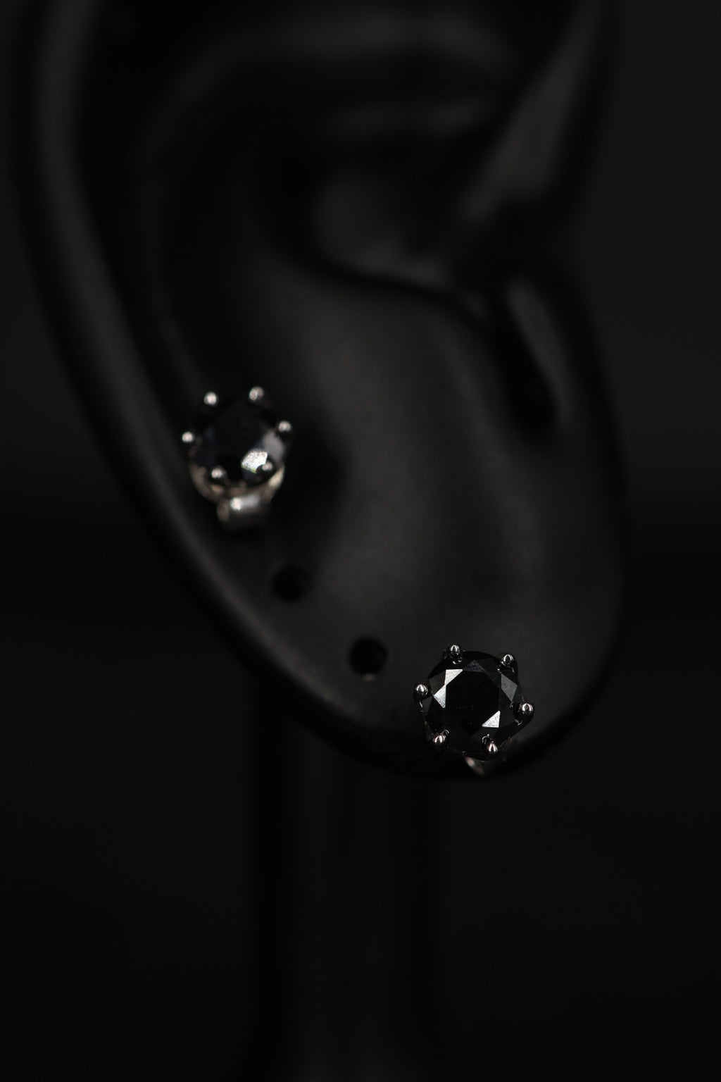 Aretes Plata .925 - Moissanita Black 0.5 ct.