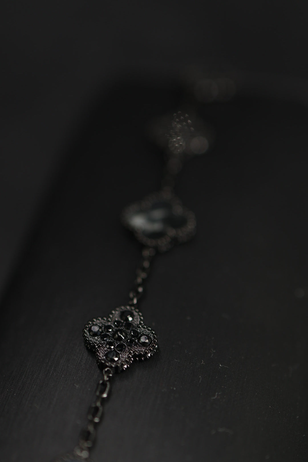 Pulsera Trébol 15 mm Mármol Full Negro con Zirconias