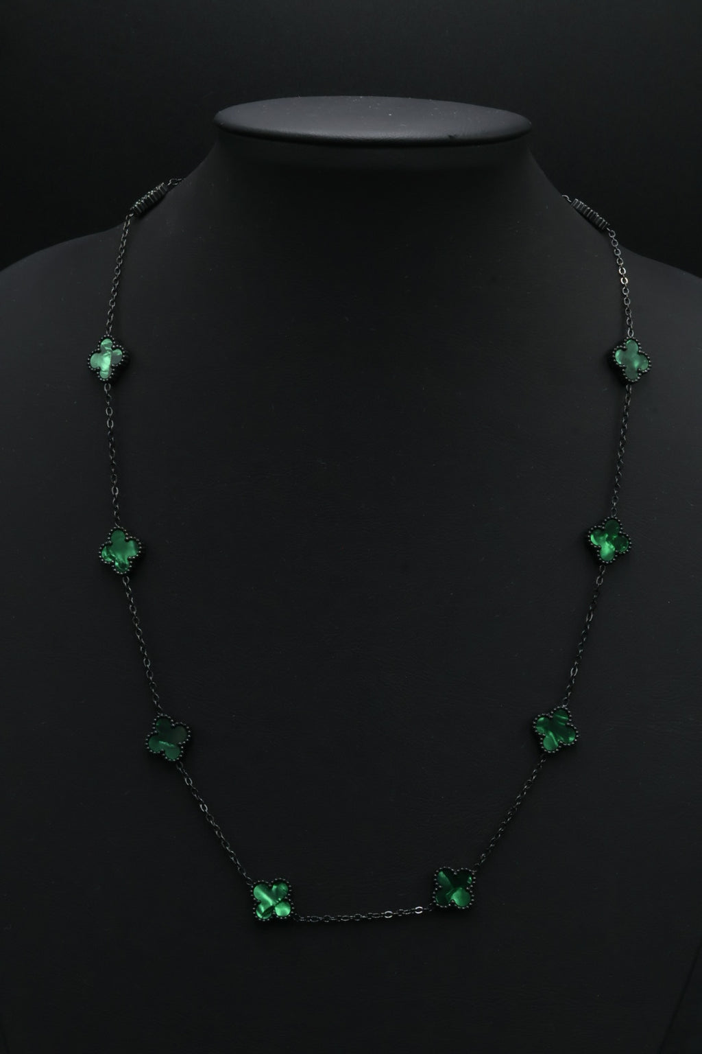 Collar Trébol 13 mm Verde Marmolado. - Negro.