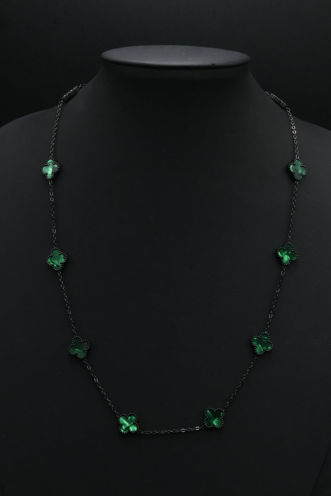 Collar Trébol 13 mm Verde Marmolado. - Negro.