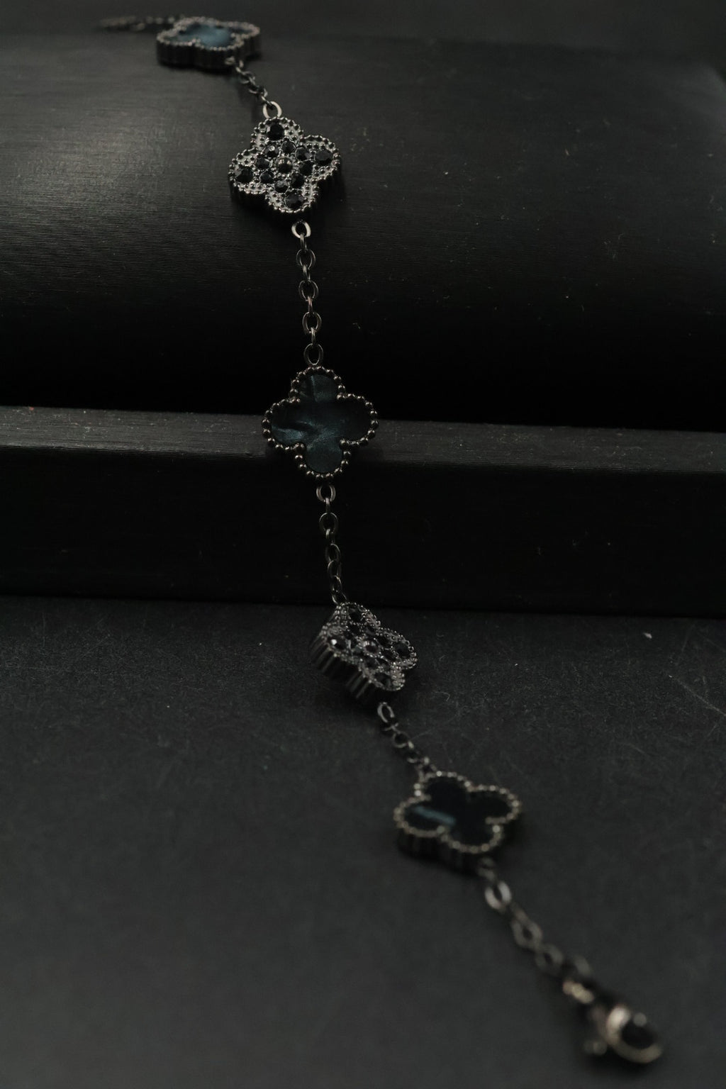 Pulsera Trébol Negro Mármol- Zirconias Negras.