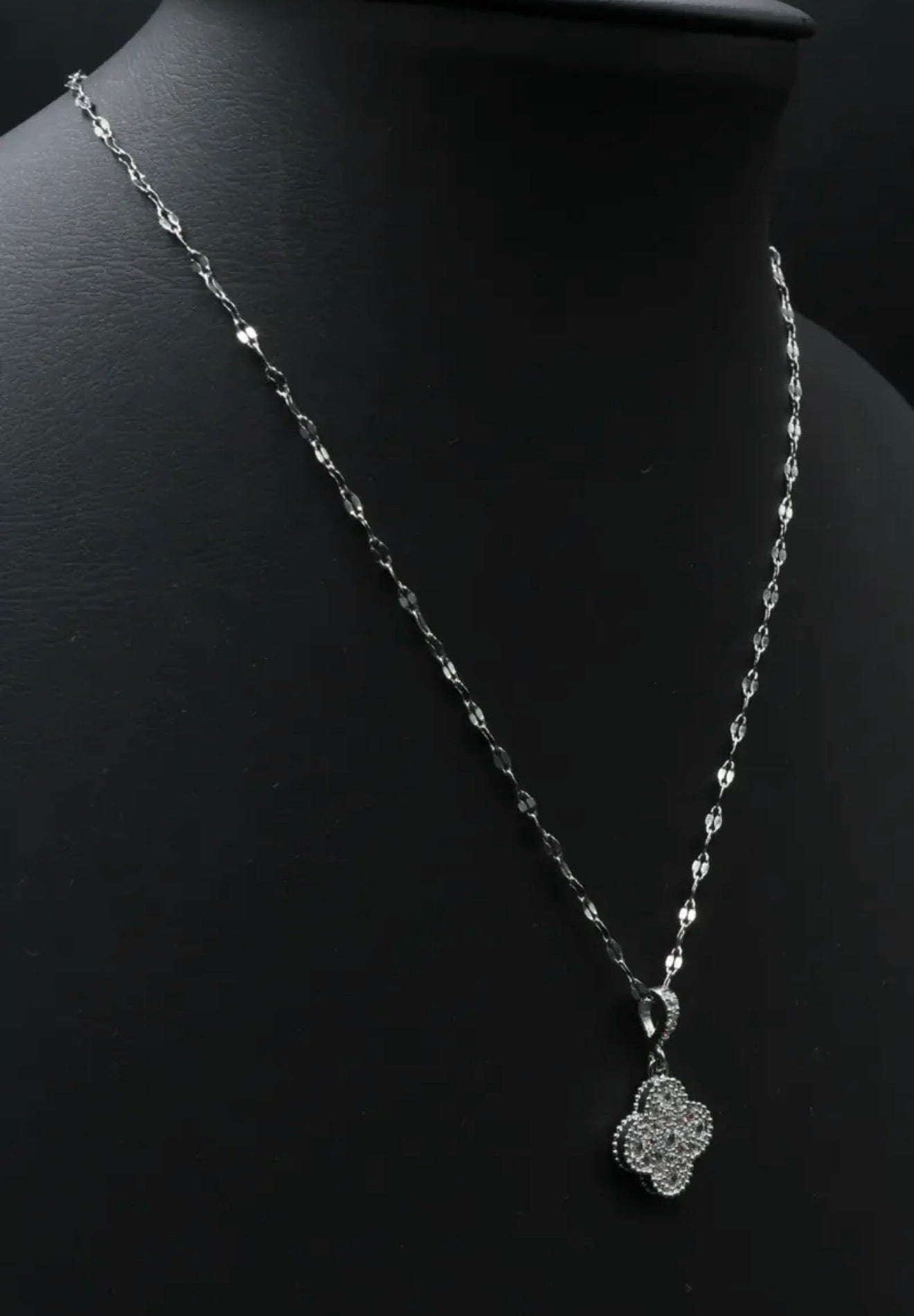 Collar 1 trébol - Plateado Zirconias.