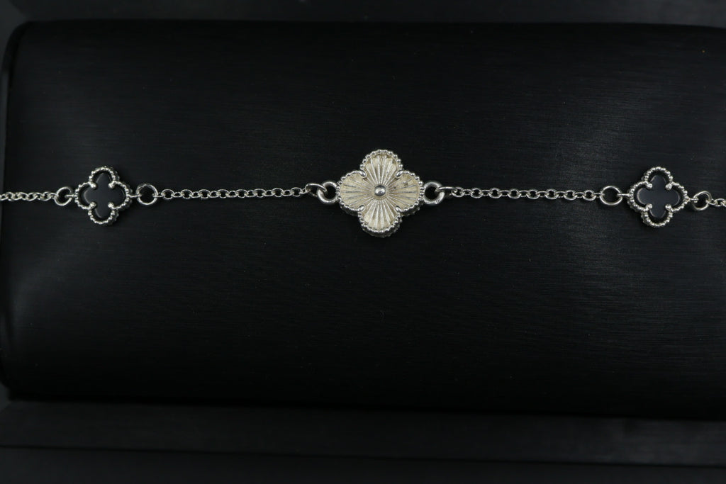 Pulsera 3 tréboles en plata 9.25. S925
