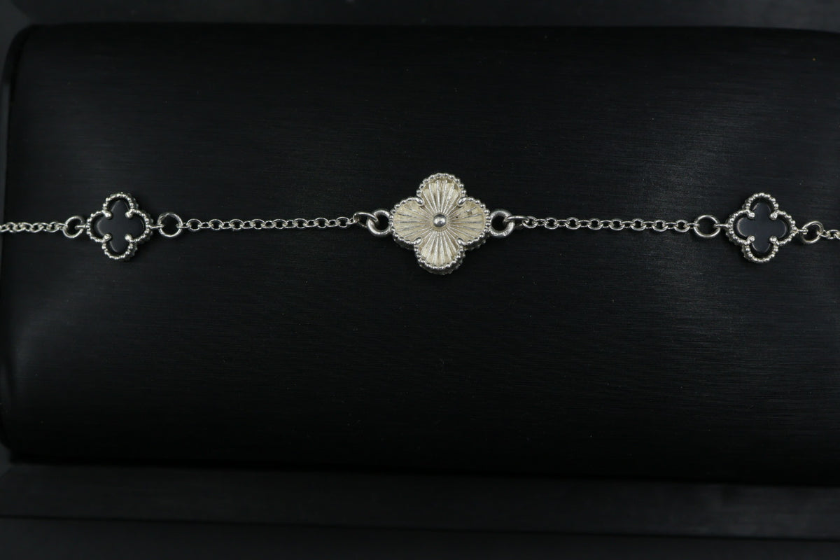 Pulsera 3 tréboles en plata 9.25. S925