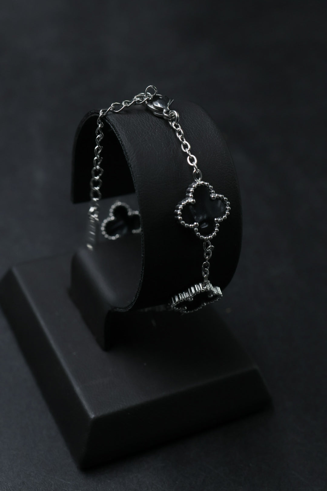 Pulsera Plateada Trébol 13 mm Mármol - Negro.