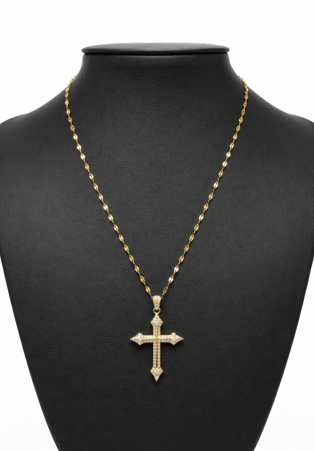 Collar con dije de Cruz con Zirconias.