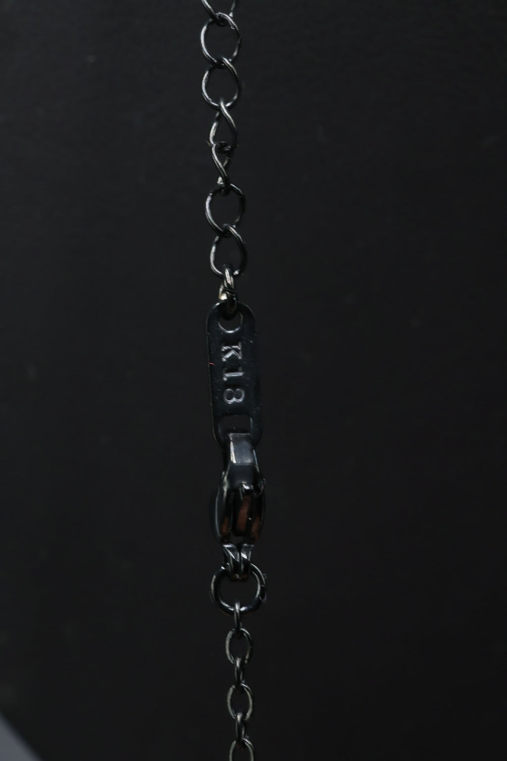 Collar Largo Trébol 13 mm Gris Marmolado. - Negro.