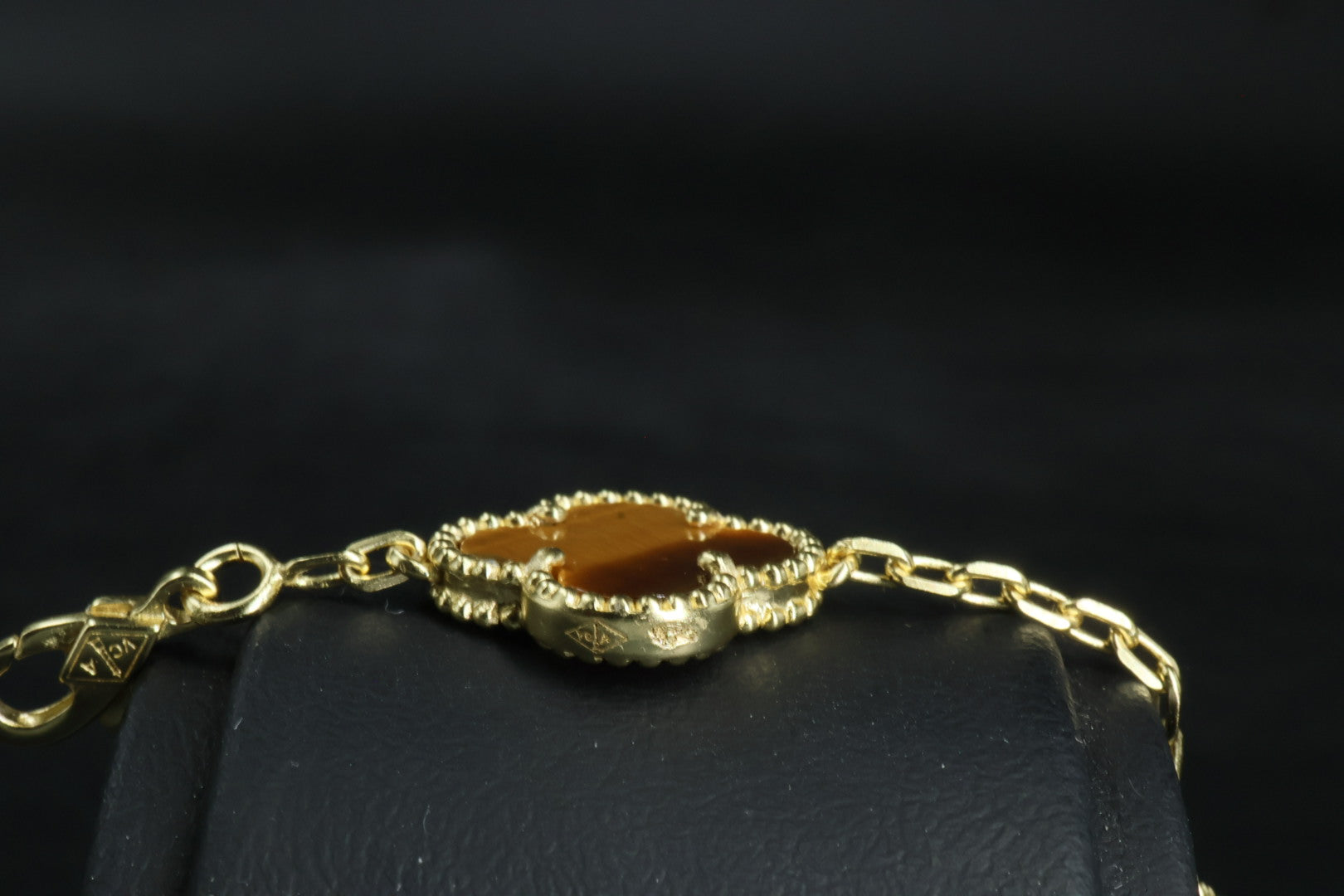 Pulsera VCA Plata .925 1:1 Vintage Alhambra, 5 Ojo de Tigre - Diamonds / Gold