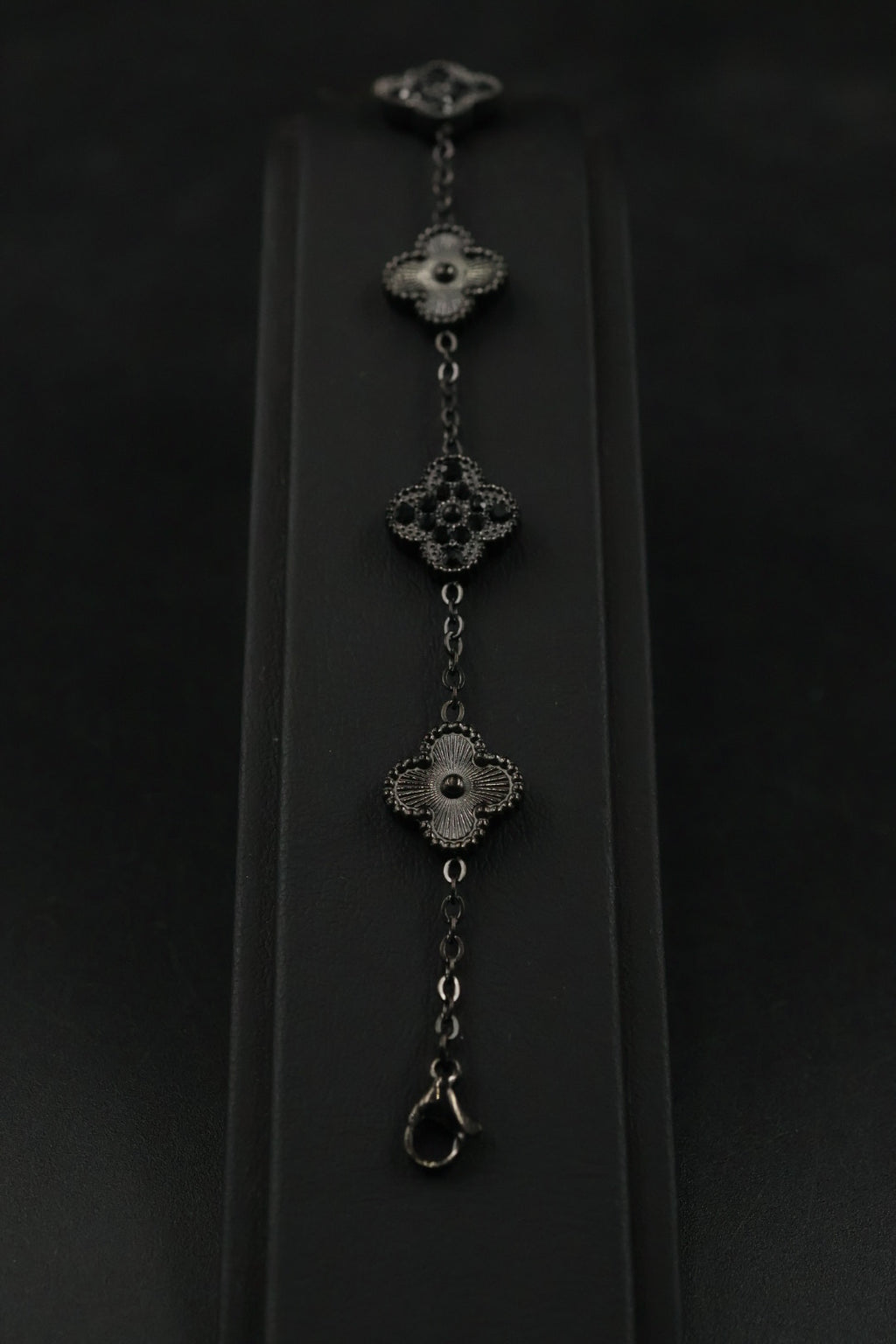 Pulsera Trébol Negro Láser - Zirconias Negras.