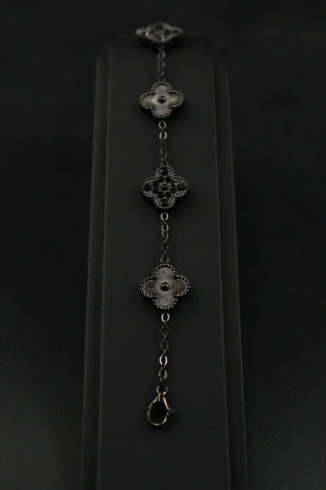 Pulsera Trébol Negro Láser - Zirconias Negras.