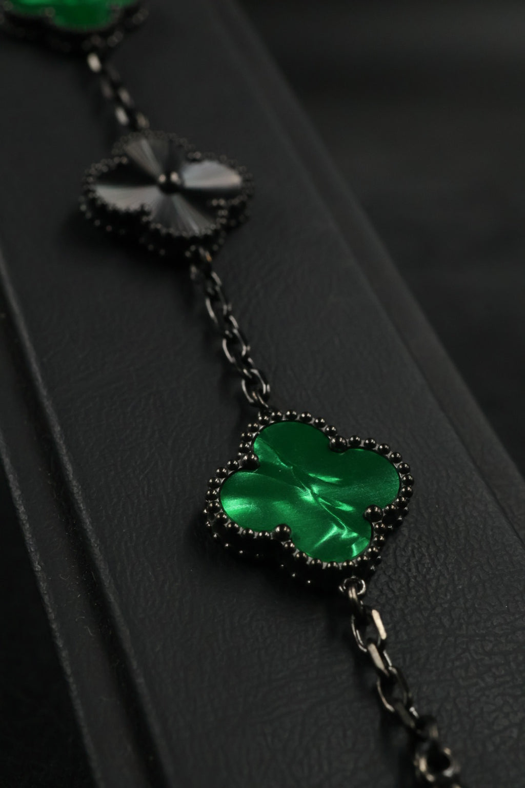 Pulsera Trébol Verde Mármol- Láser Negro.