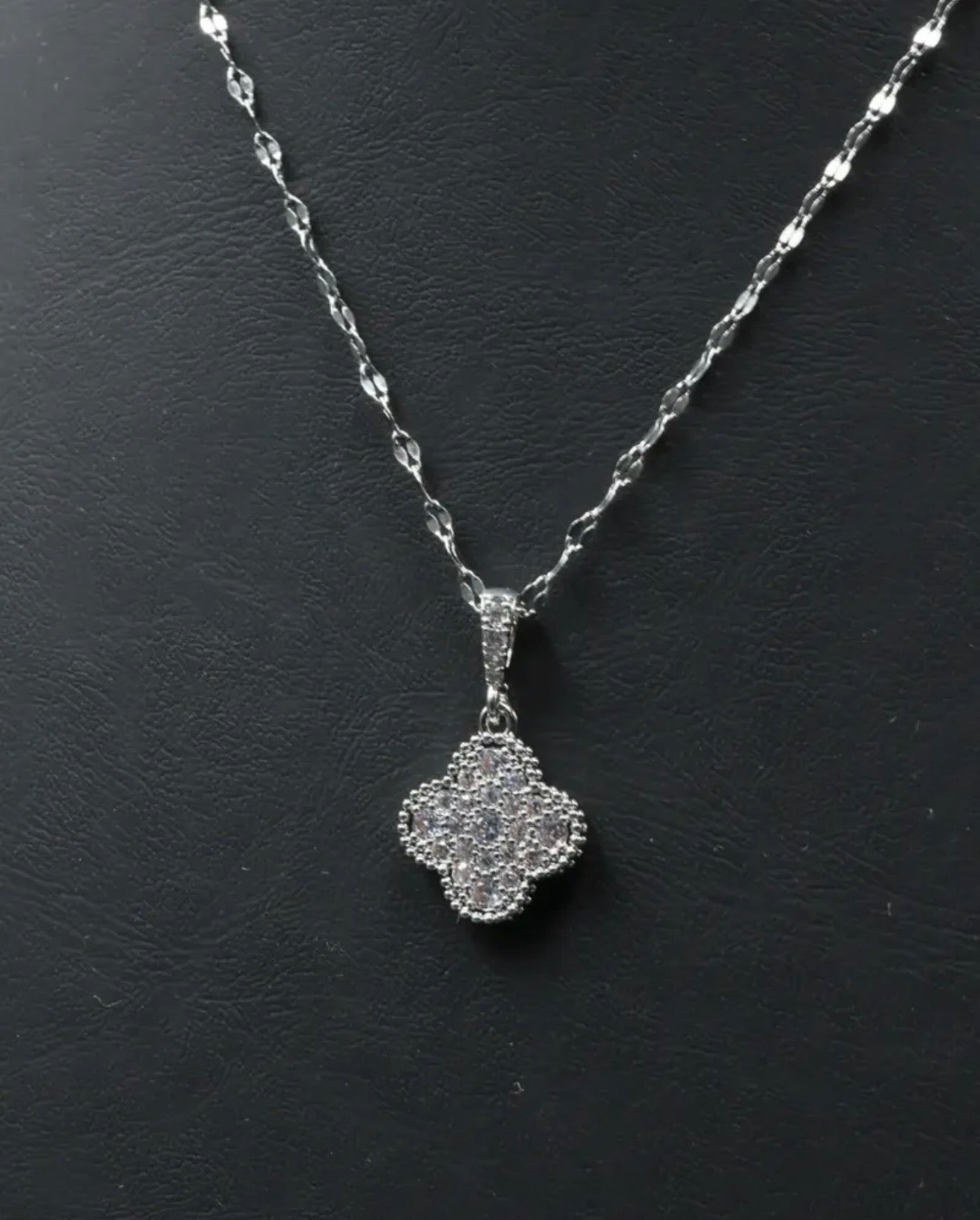 Collar 1 trébol - Plateado Zirconias.