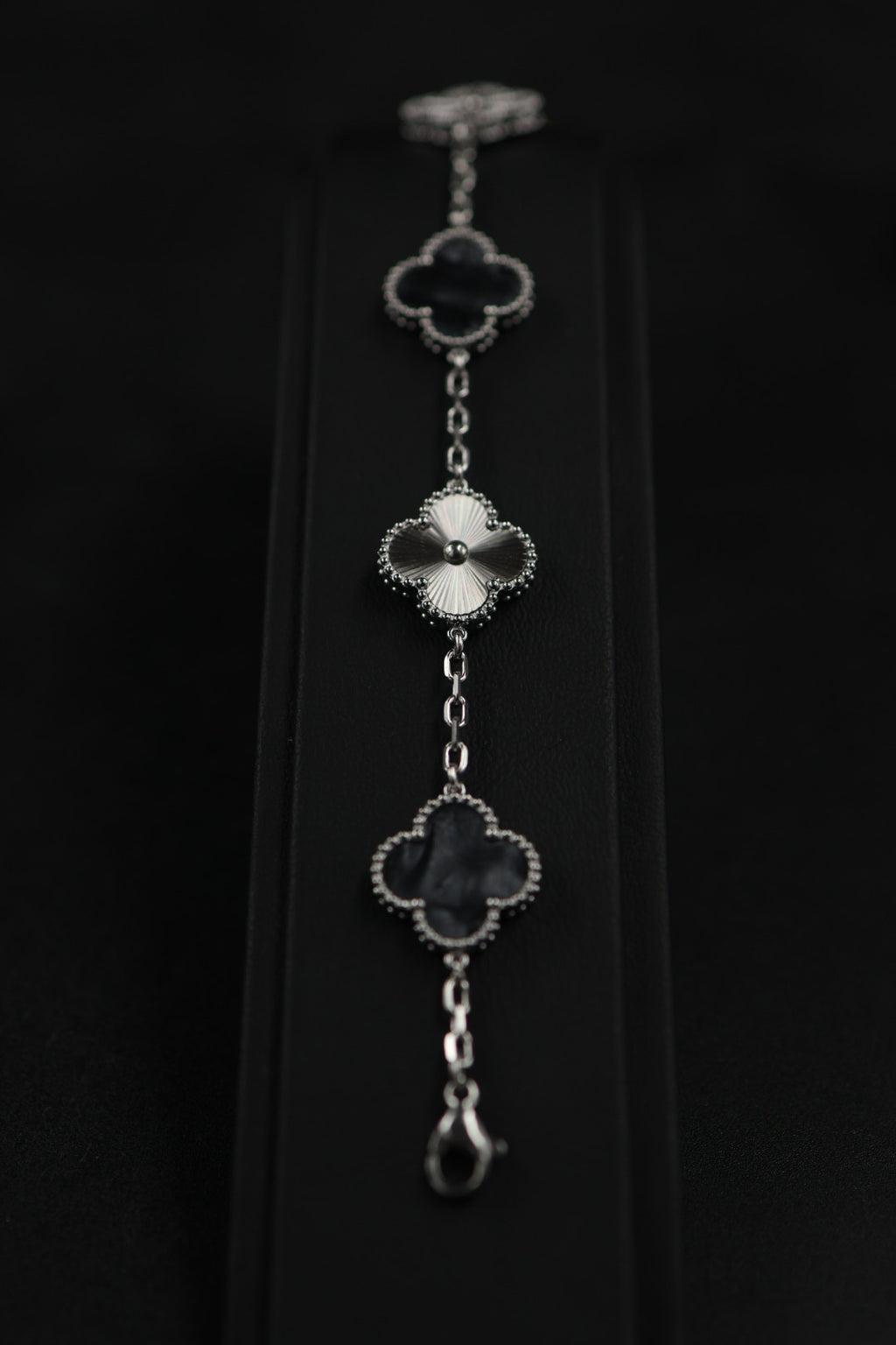 Pulsera Trébol Negro Mármol- Láser Plateado.