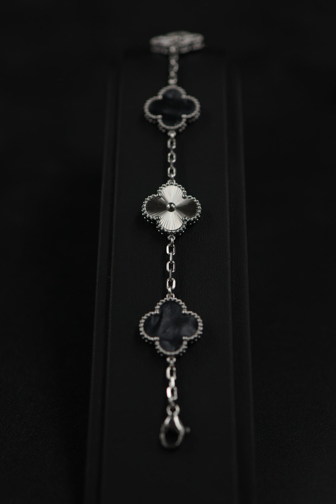 Pulsera Trébol Negro Mármol- Láser Plateado.