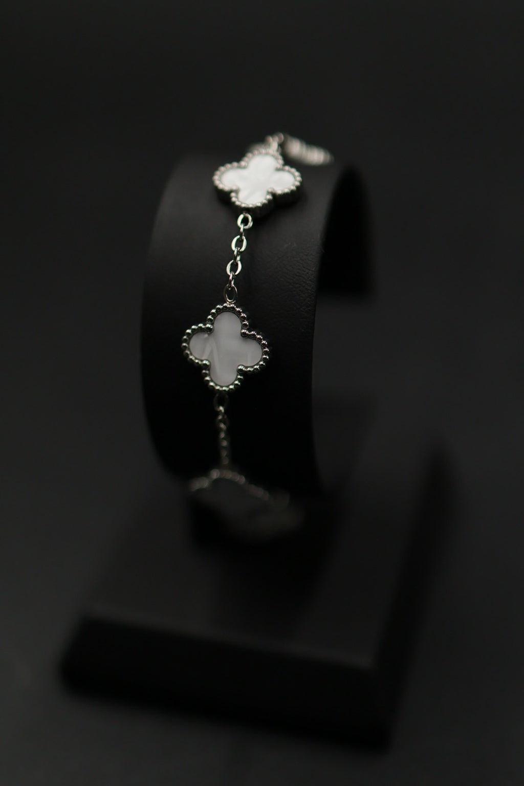 Pulsera Trébol 13 mm Liso Plateado - Blanco.