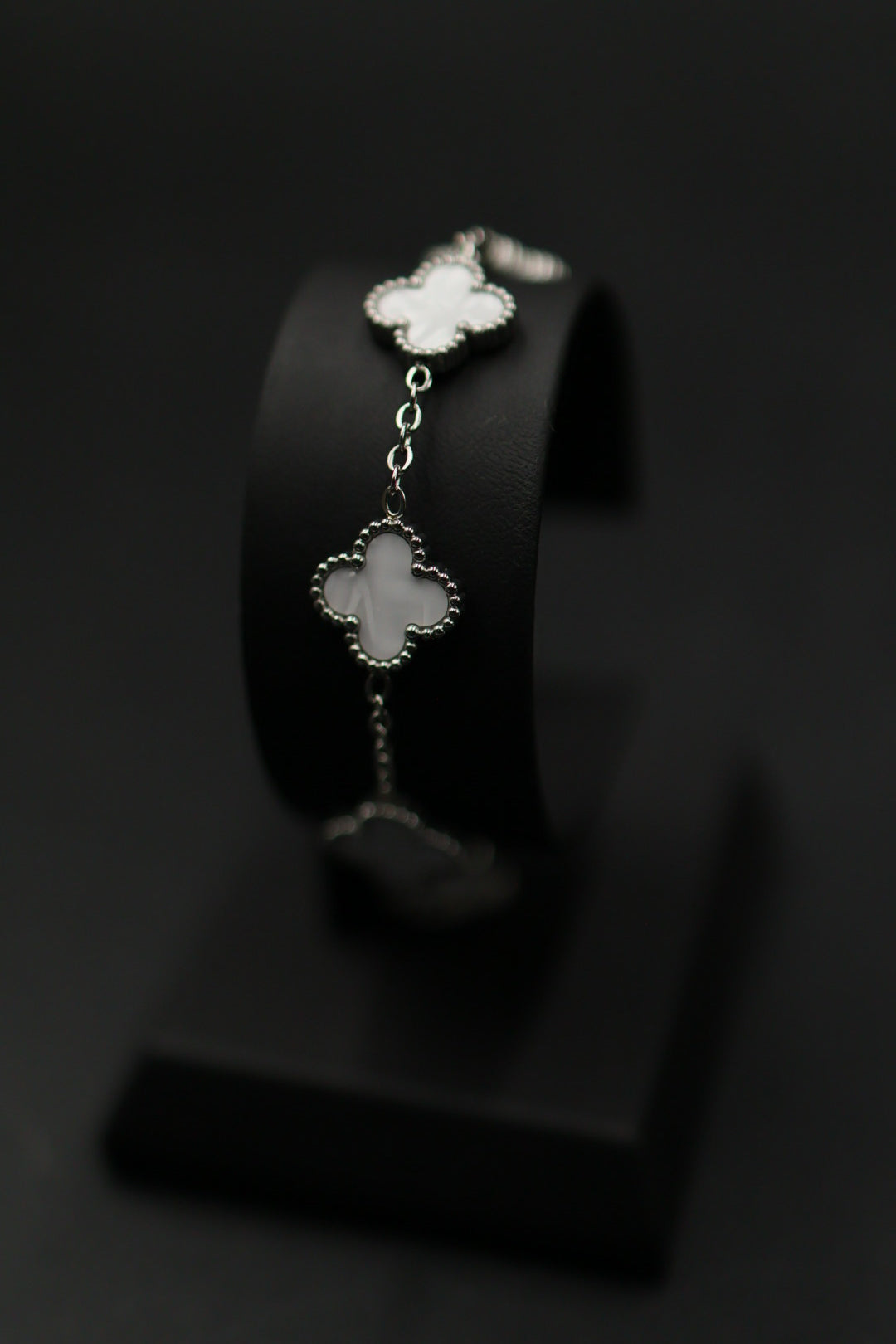 Pulsera Trébol 13 mm Liso Plateado - Blanco.