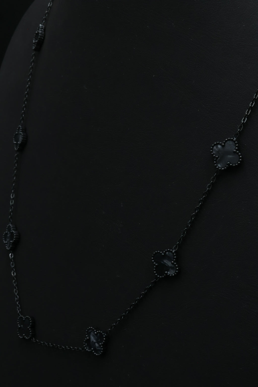 Collar Trébol 13 mm Negro Marmolado. - Negro.