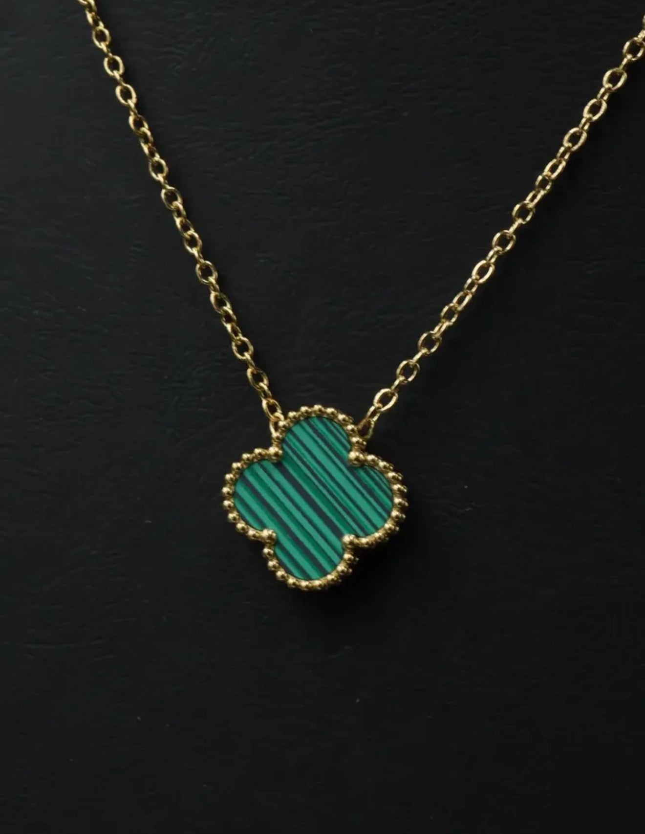 Collar 1 trébol - Dorado / Verde.