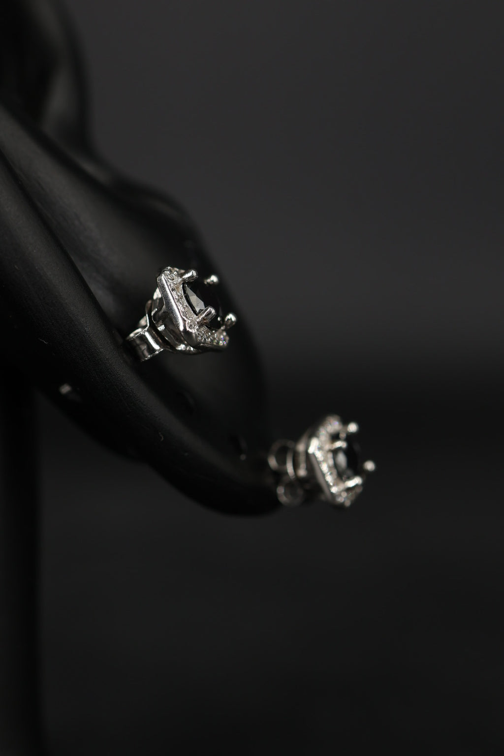 Aretes Box Plata .925 - Moissanita Black 0.5 ct.