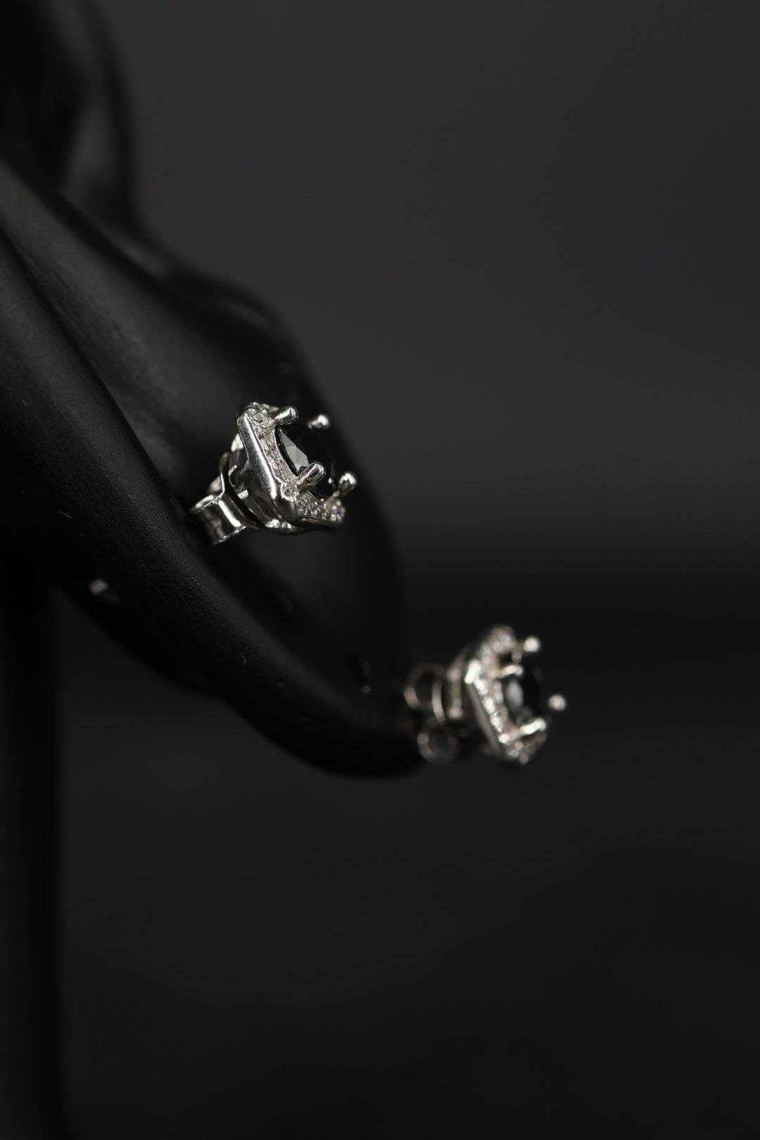 Aretes Box Plata .925 - Moissanita Black 0.5 ct.