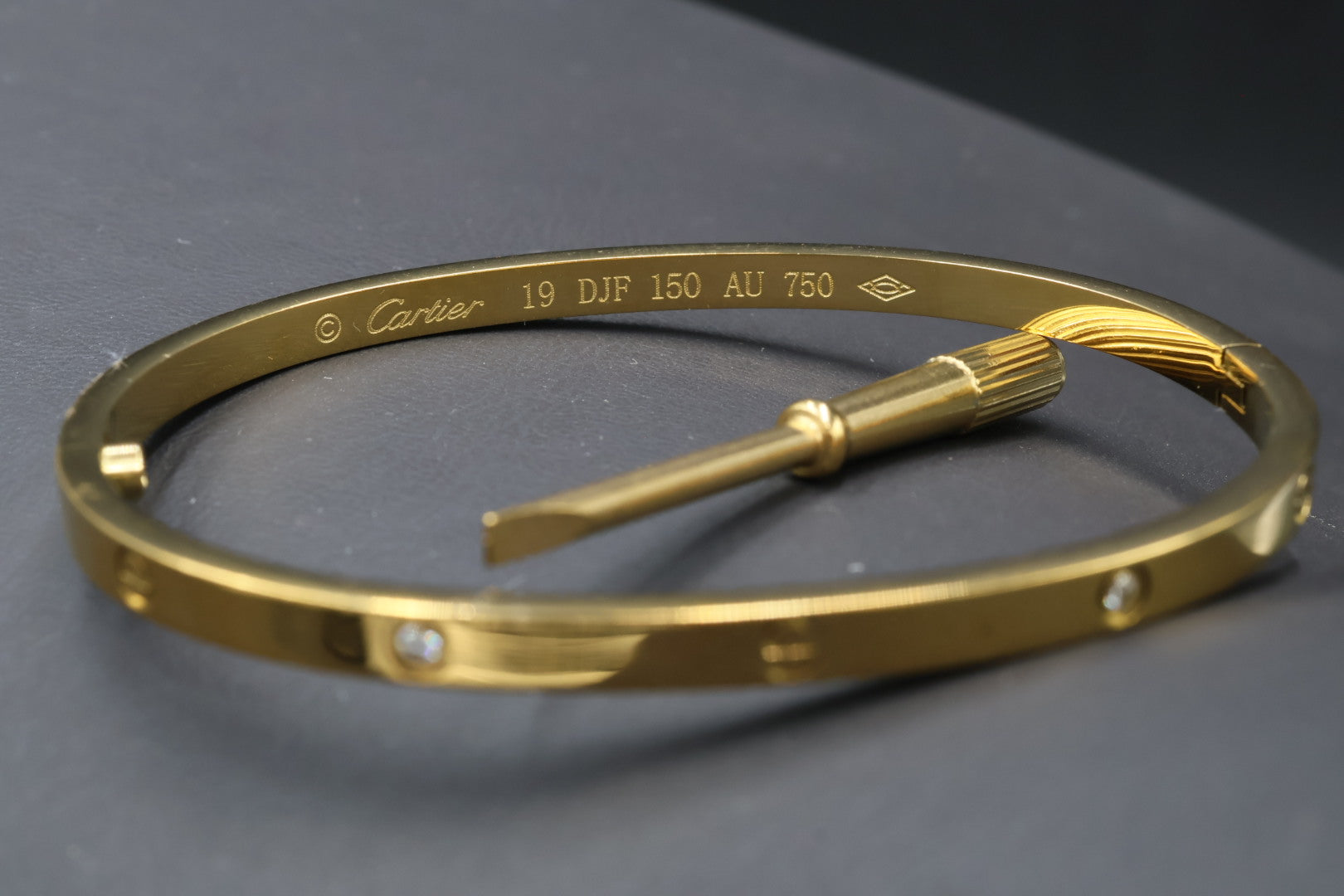 Brazalete Cartier Love Diamonds - Dorado