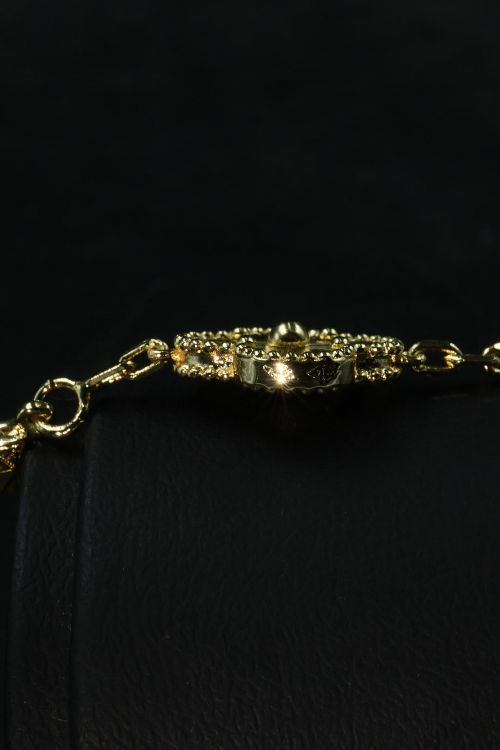 Pulsera VCA Alhambra 1:1 Gold Guilloché
